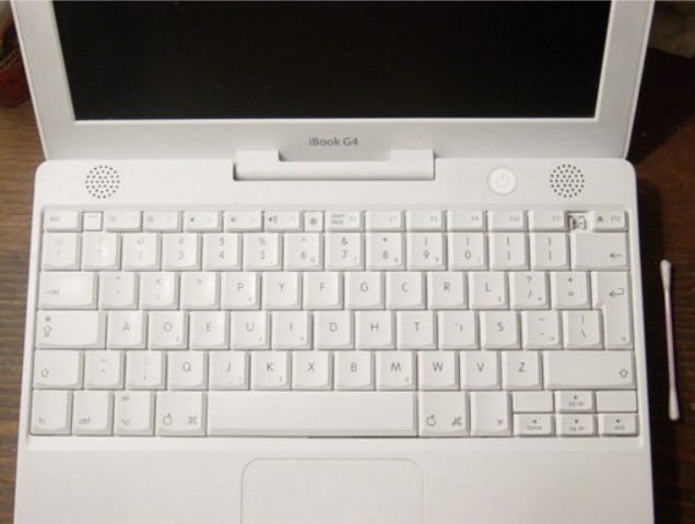 Dvorak Klavye Kurulumu Olan Bir Mac iBook 
