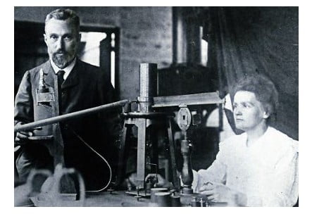 Pierre ve Marie Curie laboratuvarlarındayken
