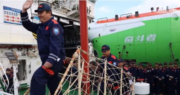 Çin Denizaltısı Dünyadaki En Derin Yere Ulaştı