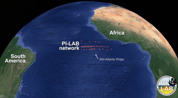 PI-LAB deneyinin bir parçası olarak Orta Atlantik Sırtı boyunca okyanus tabanına yerleştirilen 39 Okyanus Dibi Sismometresi