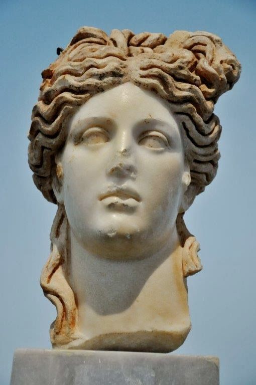 Afrodit Büstü