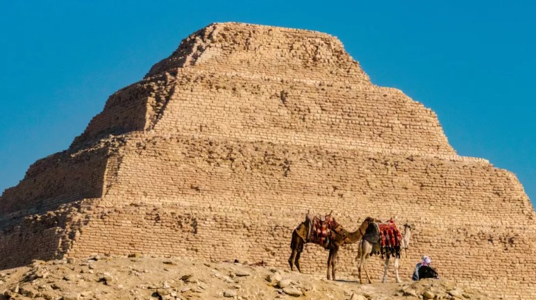 Djoser'in Basamaklı Piramidi