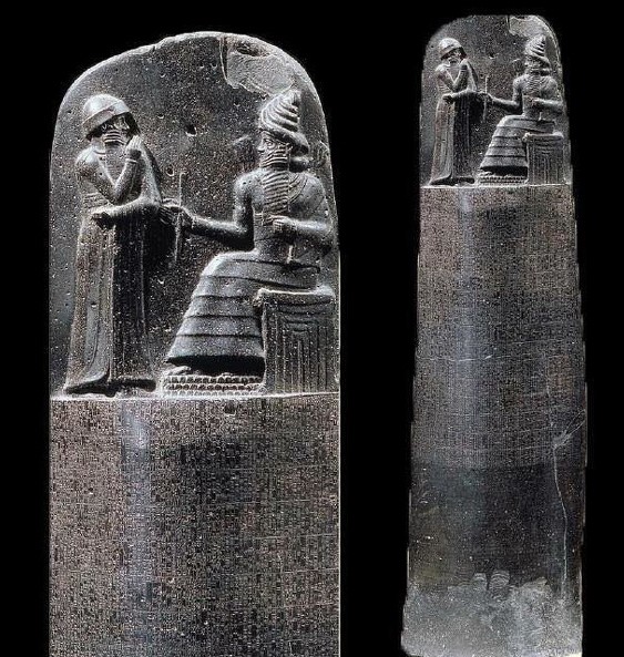 Hammurabi Yasaları'nın Yazılı Olduğu Dikilitaş